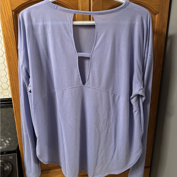 Under Armour long sleeve - Picture 2 of 4